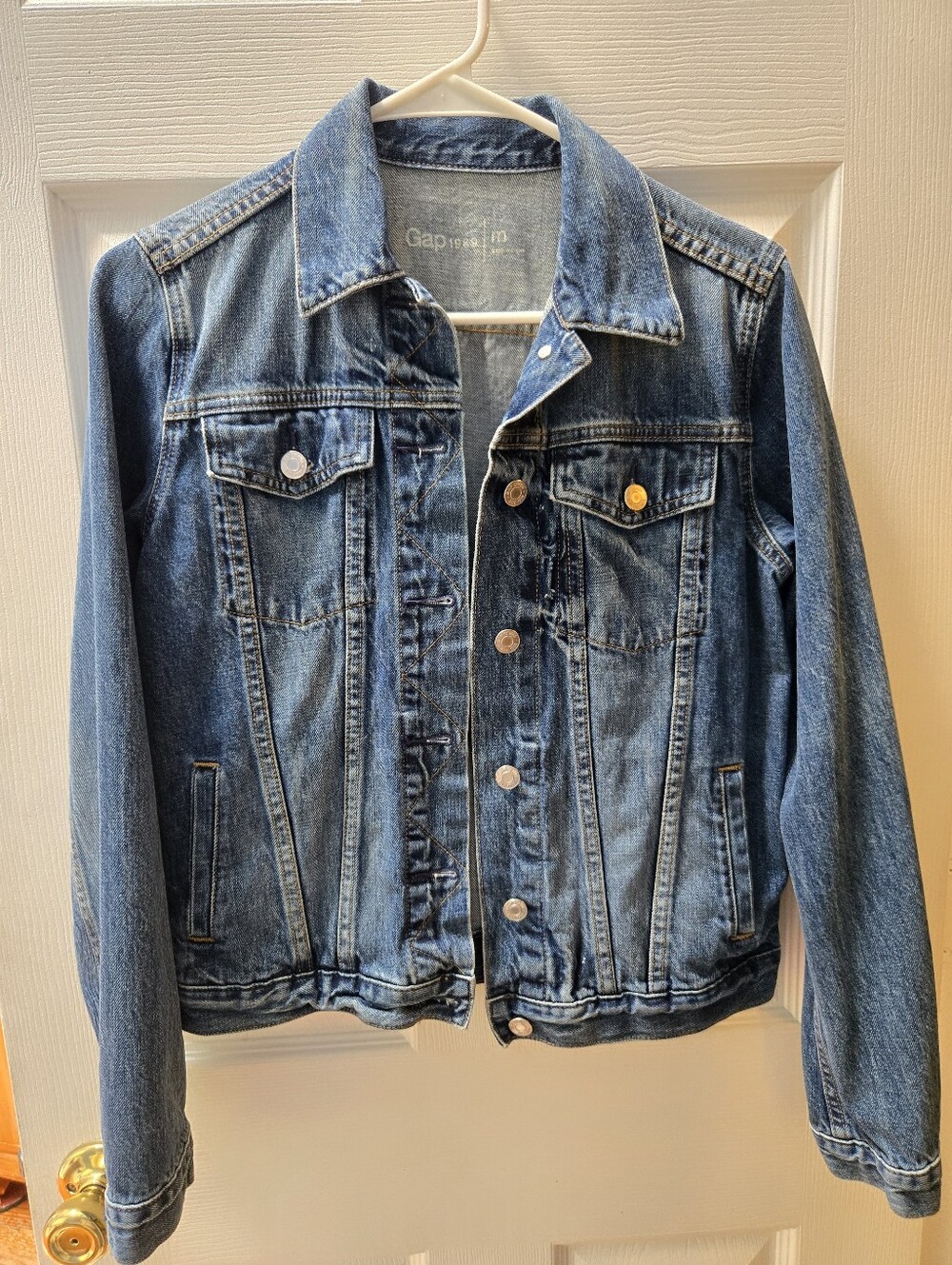 Gap Women's Iconic Denim Jacket, Medium